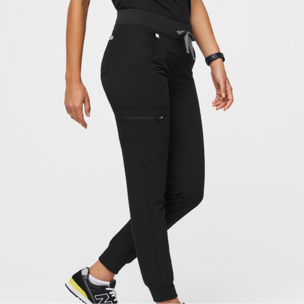 Figs Zamora™ Jogger Scrub Pants! Black color